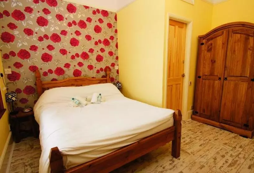 هتل Rooftree Guest House