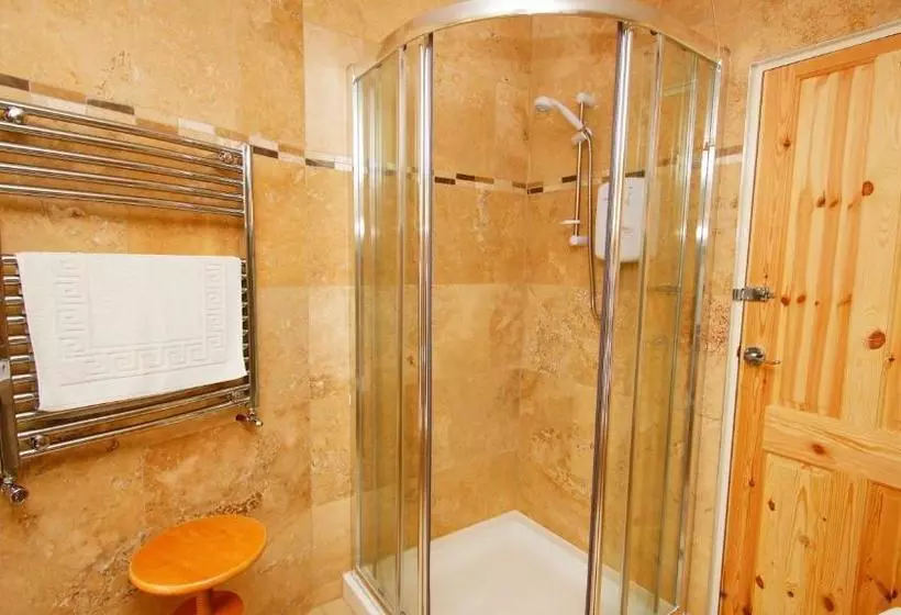 هتل Rooftree Guest House