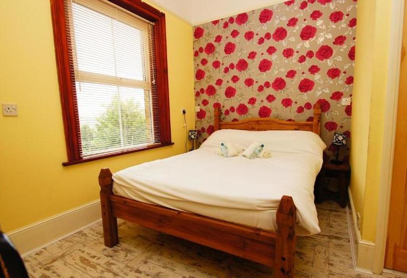 Hotel Rooftree Guest House