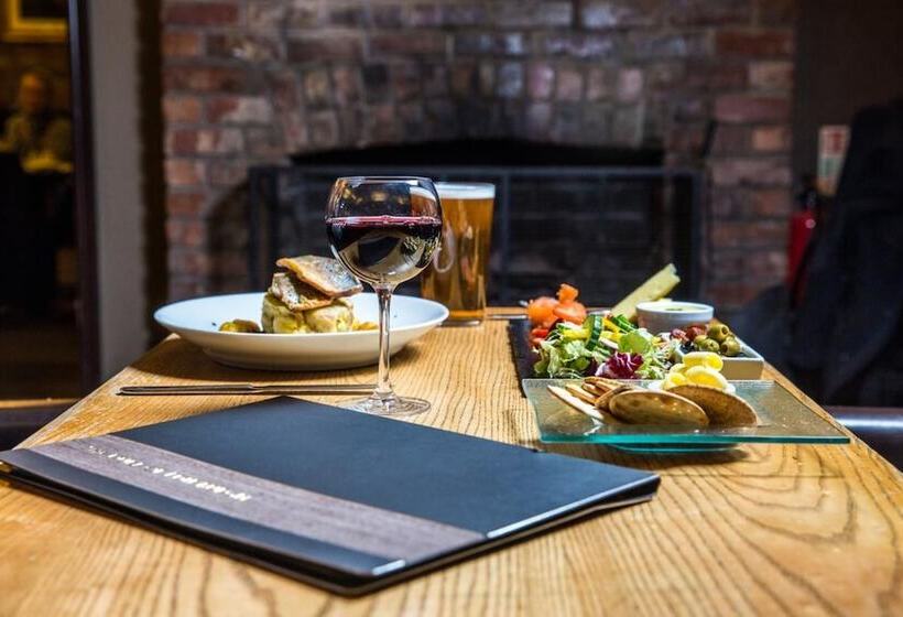 The Duke Of Edinburgh Hotel & Bar