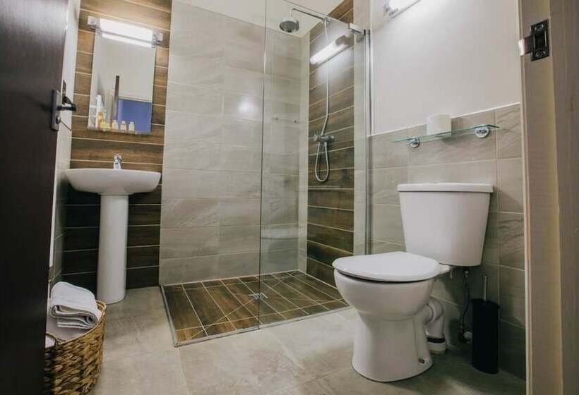 The Duke Of Edinburgh Hotel & Bar