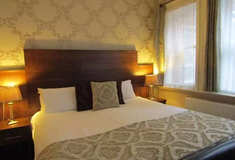 The Duke Of Edinburgh Hotel & Bar