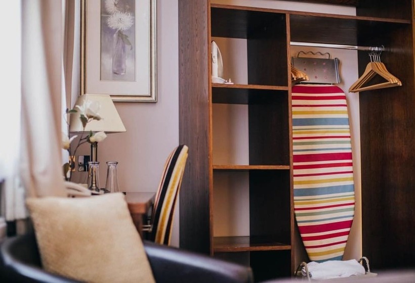 The Duke Of Edinburgh Hotel & Bar