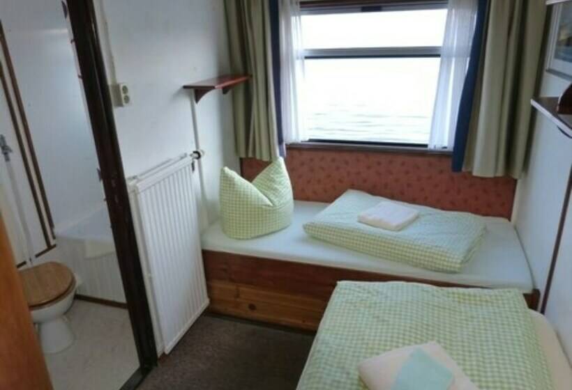 ホテル Wohnschiffe Severa