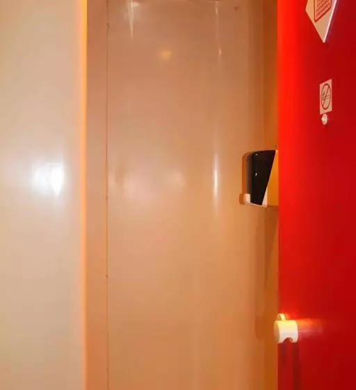 Lemon Hotel - Mery Sur Oise/cergy