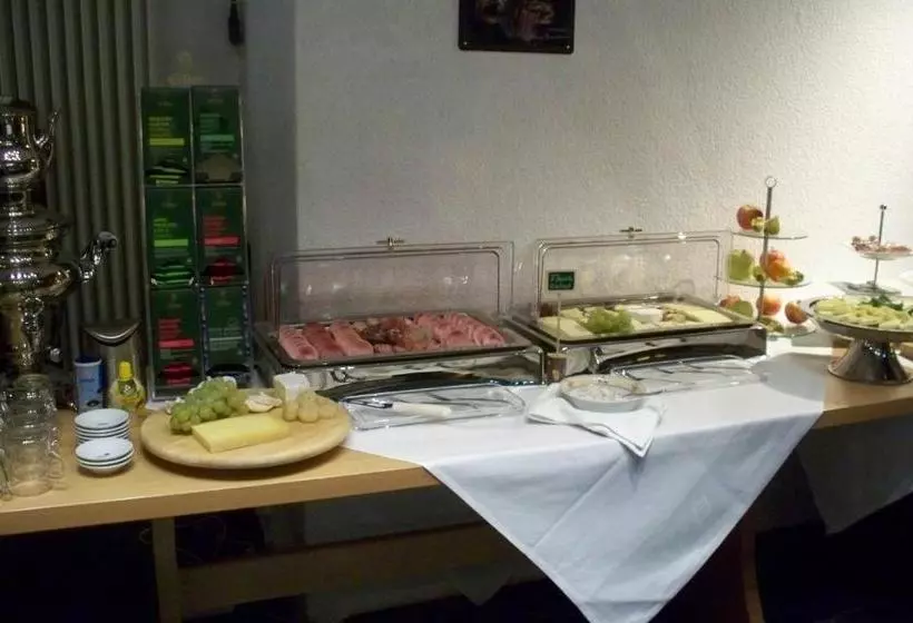 ホテル Stadtgut Auerhahn