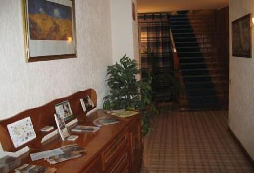 Отель Airport Torre Clementina Inn