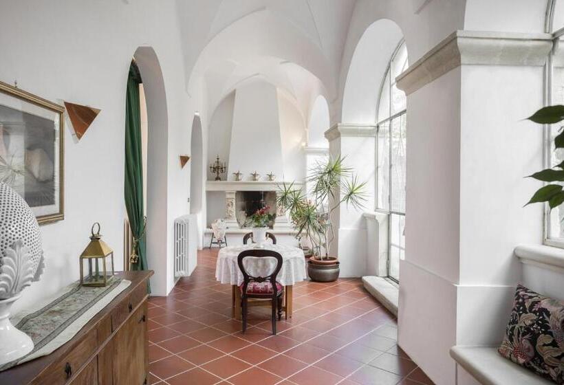 هتل Antica Villa La Viola