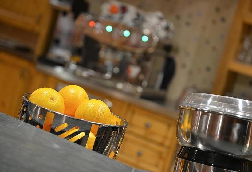 Отель Costanza Mountain Holiday