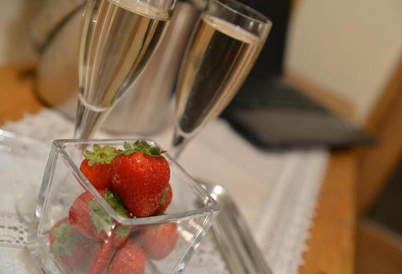 Отель Costanza Mountain Holiday