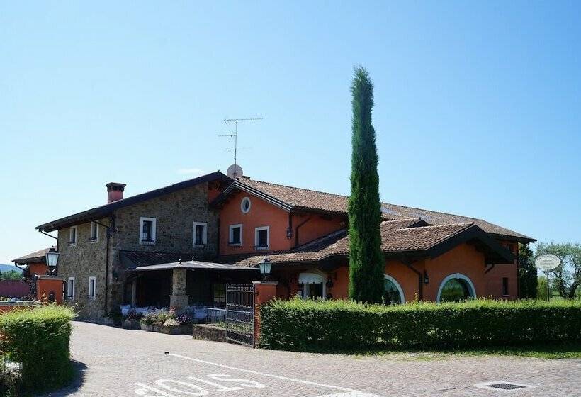 בית מלון כפרי La Tavernetta Al Castello