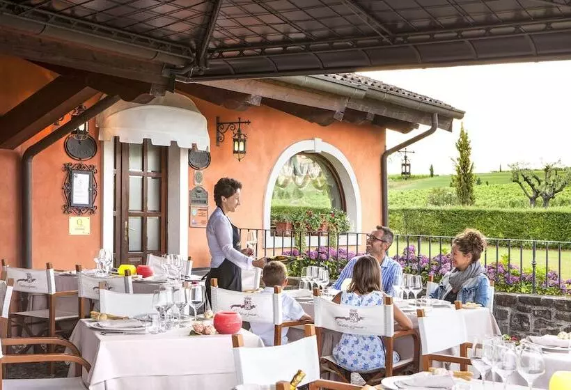 Hotelli La Tavernetta Al Castello