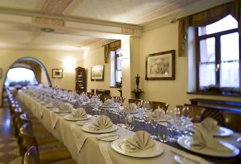 Hotelli La Tavernetta Al Castello