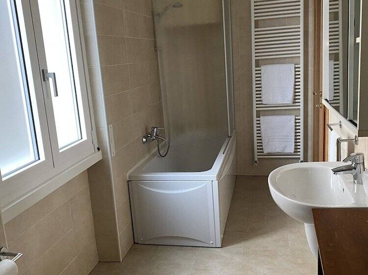 فندق Sosta Sul Lago