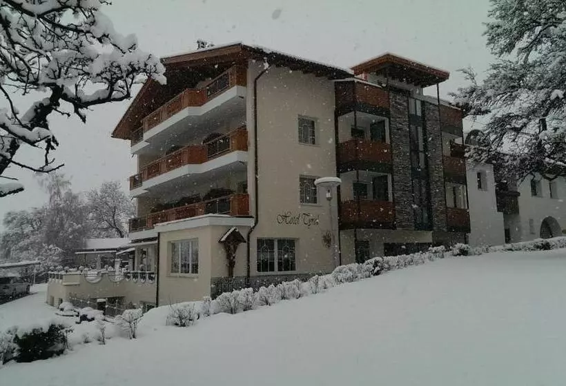 ホテル Tyrol