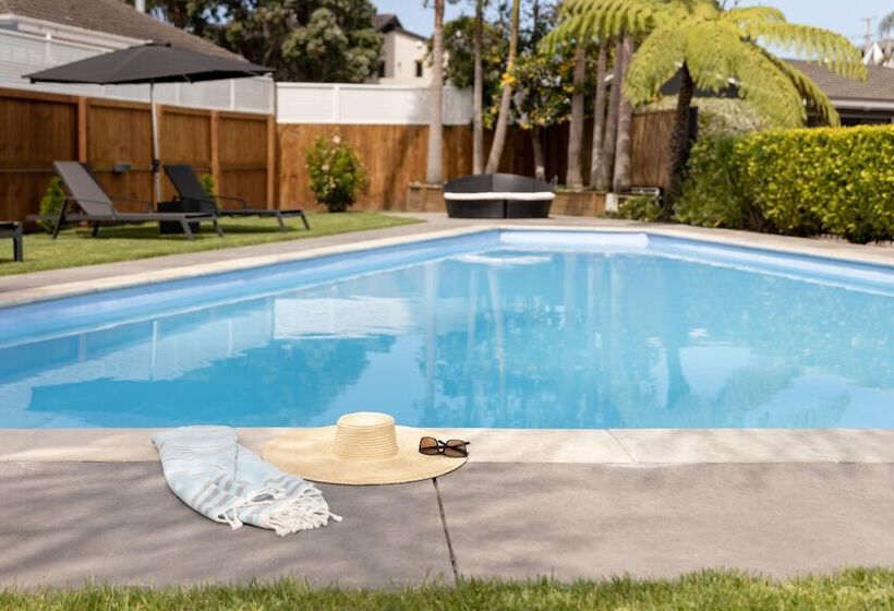 Cobblestone Court Motel   Wenzel Motels