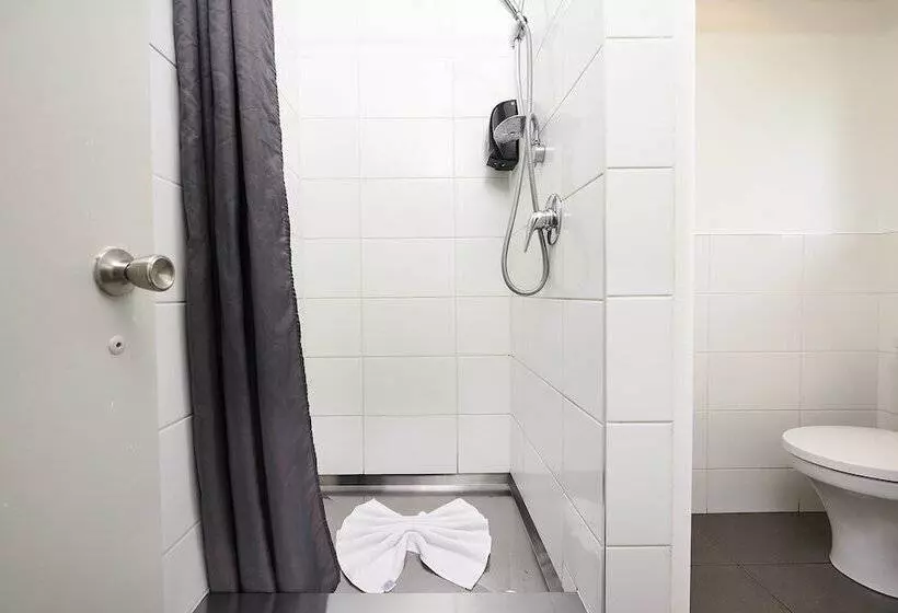 Cobblestone Court Motel   Wenzel Motels