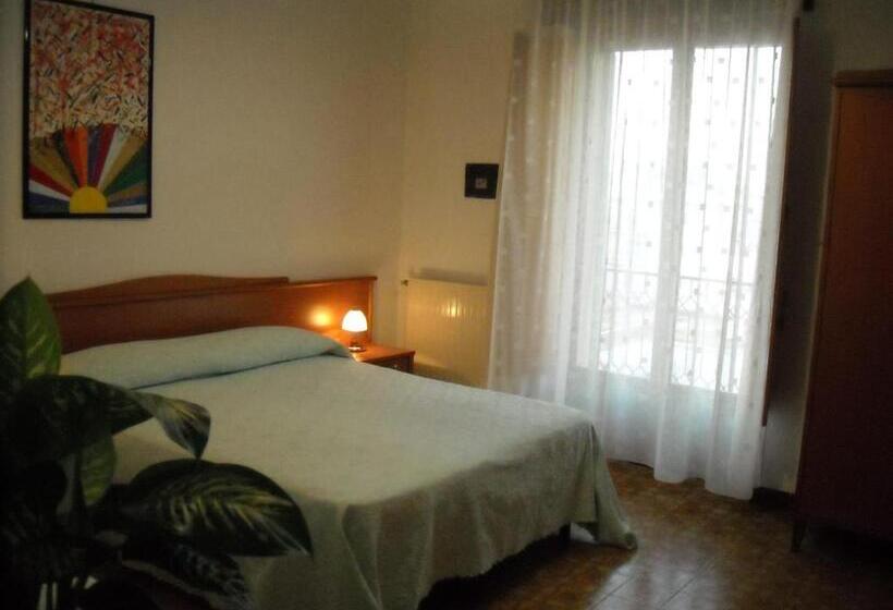 Hotel 2 Mari   Vieste