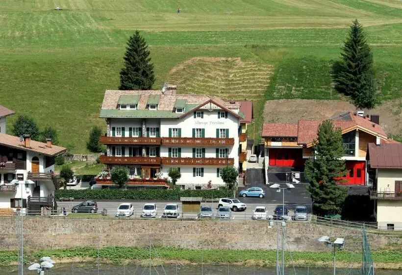 ホテル Albergo Trentino