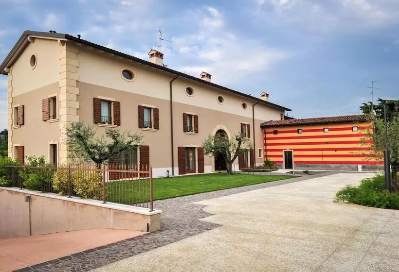 ホテル Belvivere Suites