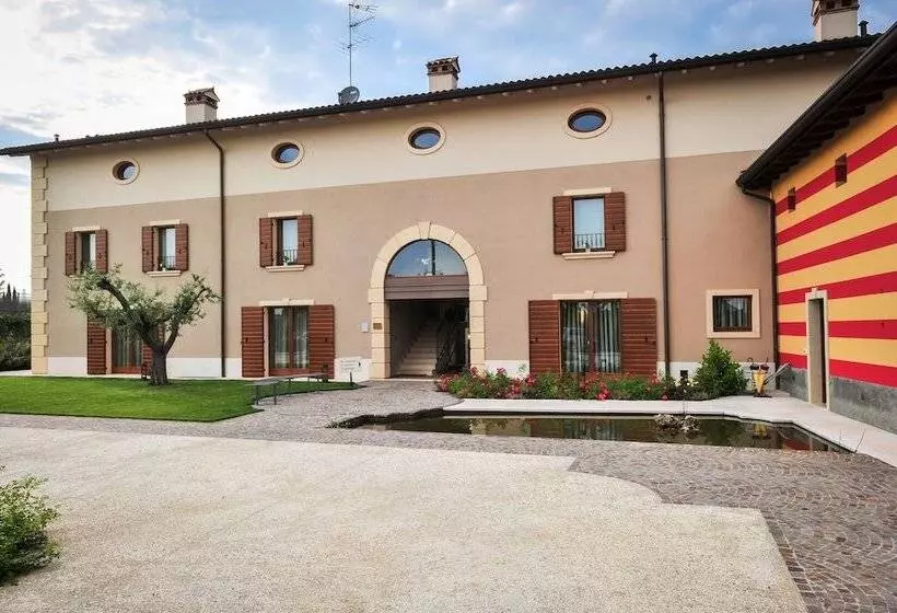 ホテル Belvivere Suites