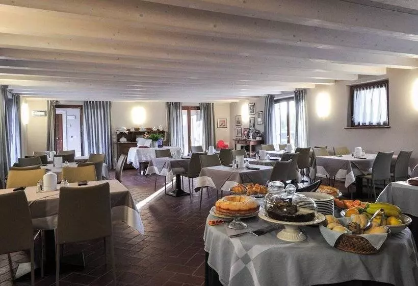 ホテル Belvivere Suites