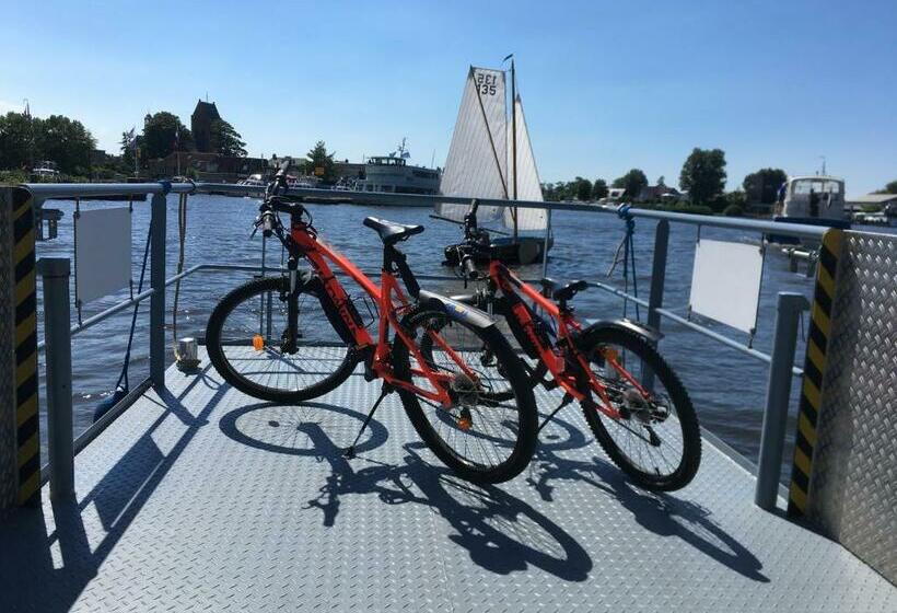 Hotel De Thuiskamer In Grou Als B&b Of Vakantiehuis