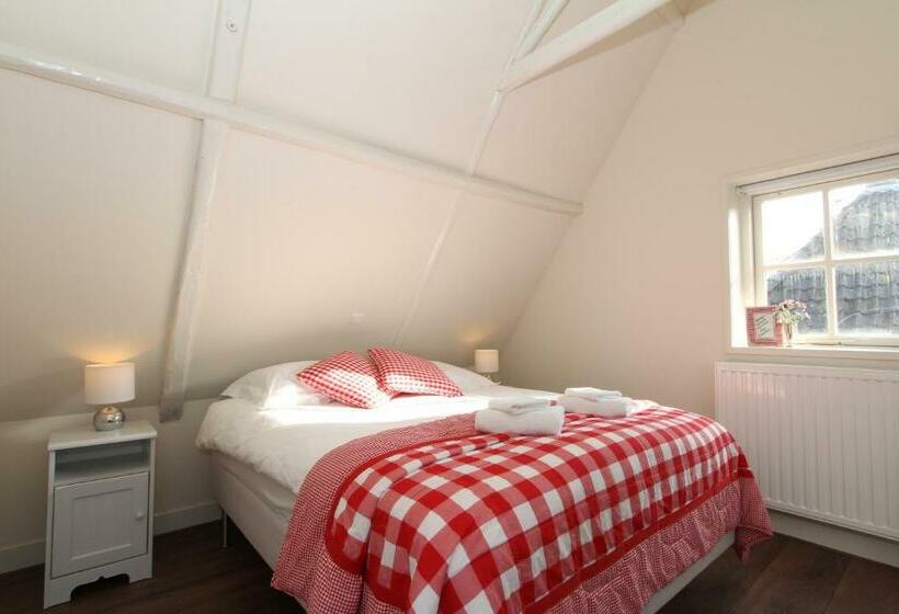 Hotel De Thuiskamer In Grou Als B&b Of Vakantiehuis