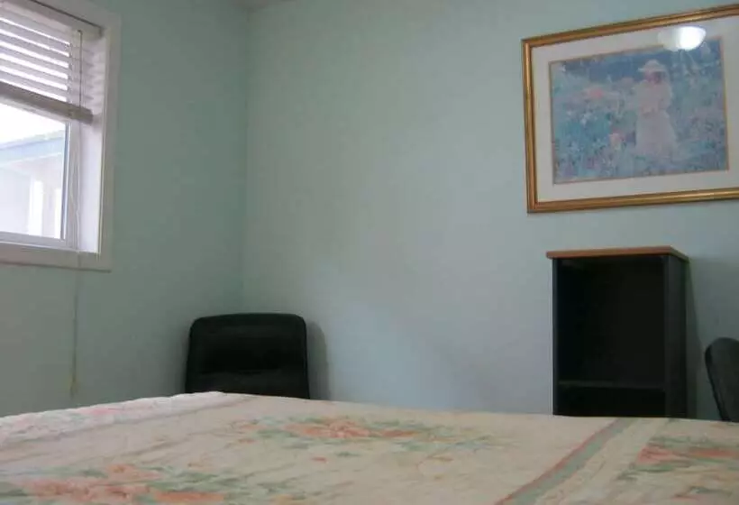 ホテル Kelowna Okanagan Lake Hostel