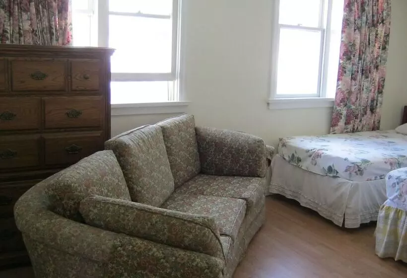 ホテル Kelowna Okanagan Lake Hostel