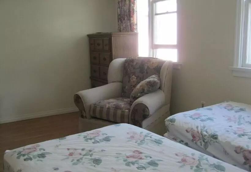 ホテル Kelowna Okanagan Lake Hostel
