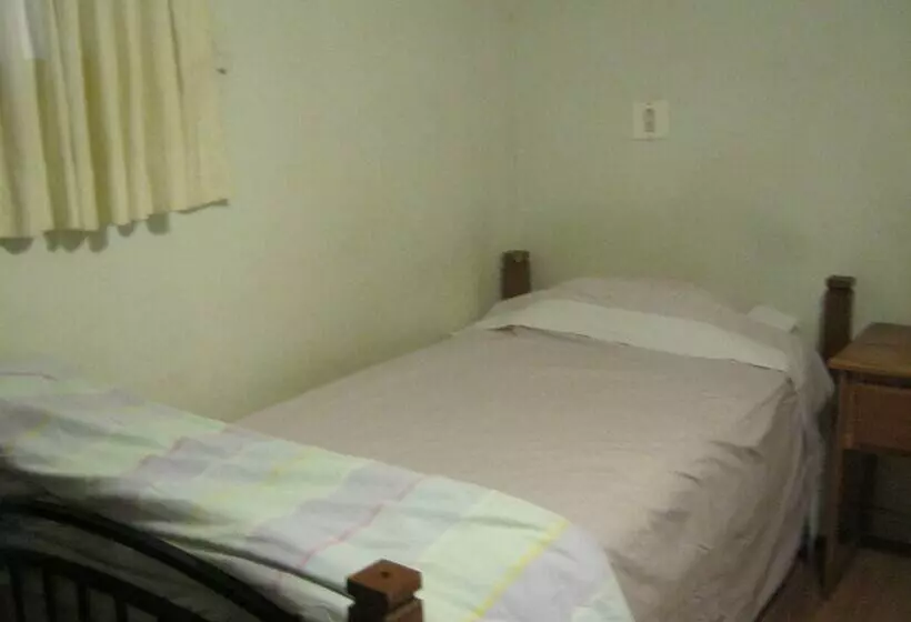 ホテル Kelowna Okanagan Lake Hostel