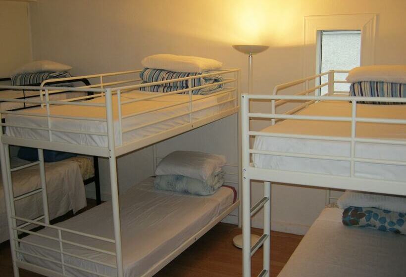 בית מלון כפרי Kelowna Okanagan Lake Hostel