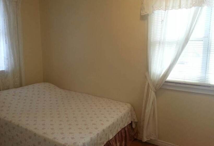 בית מלון כפרי Kelowna Okanagan Lake Hostel