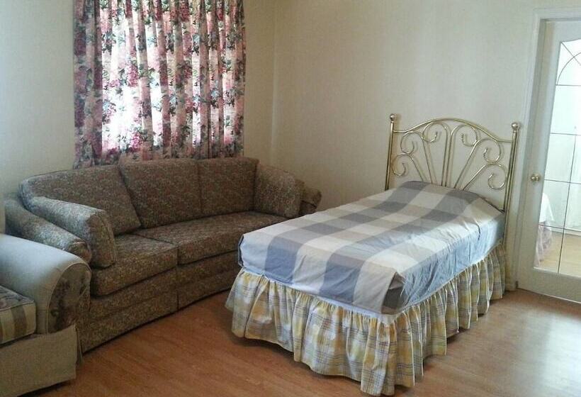 בית מלון כפרי Kelowna Okanagan Lake Hostel