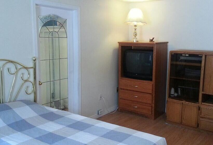 בית מלון כפרי Kelowna Okanagan Lake Hostel