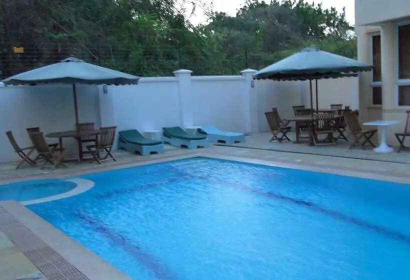 هتل Pavilion Holiday Resort