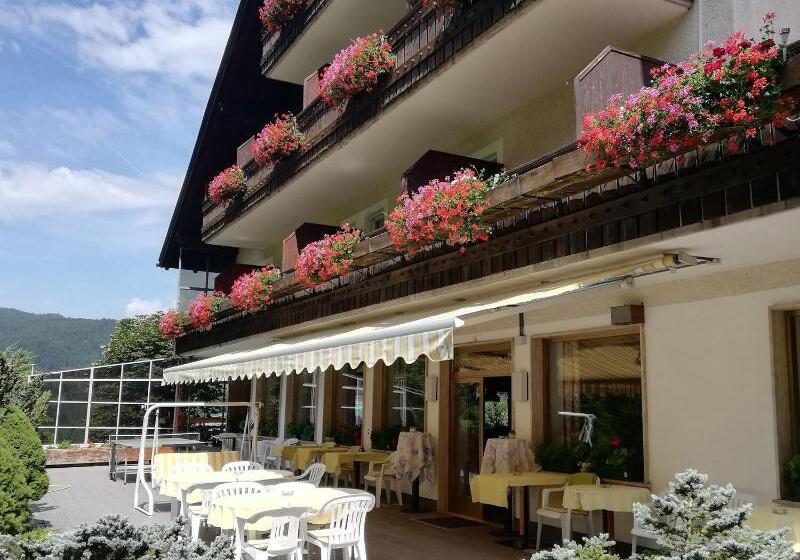 בית מלון כפרי Rodes