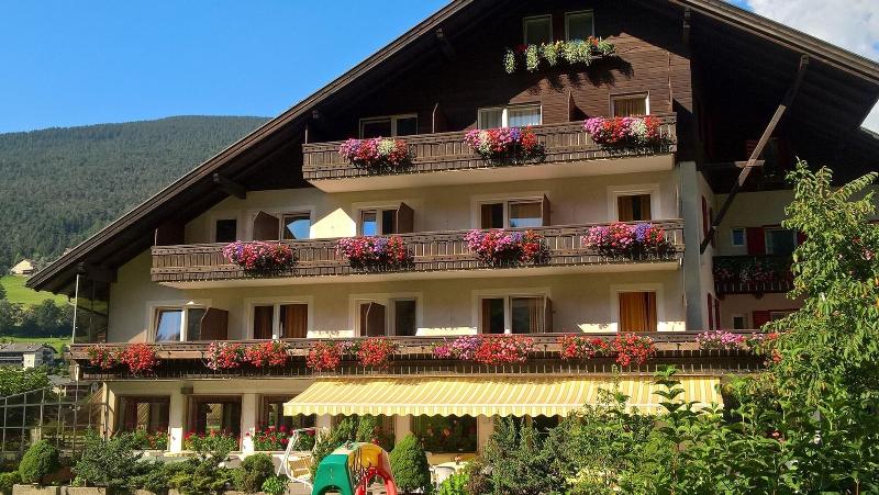 בית מלון כפרי Rodes