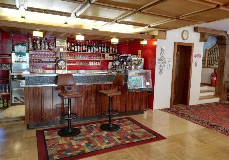 בית מלון כפרי Rodes