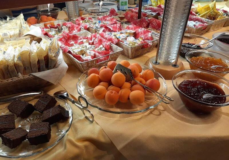 בית מלון כפרי Rodes