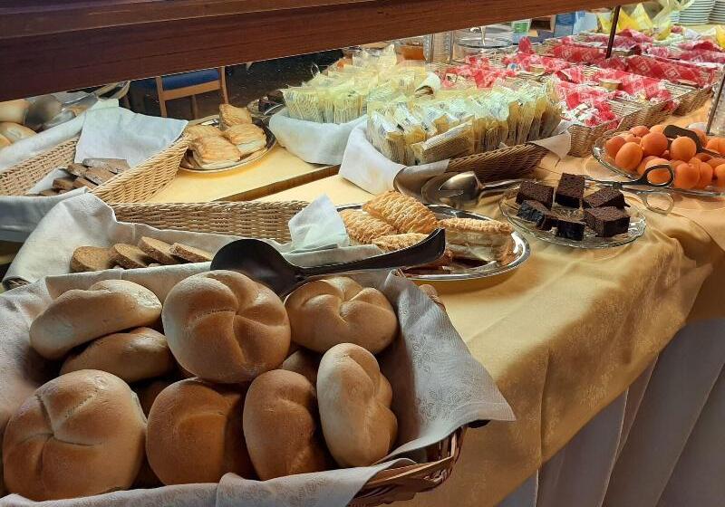 בית מלון כפרי Rodes