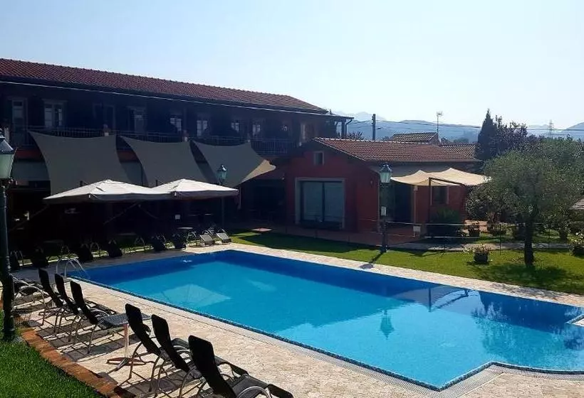 Hotelli Albergo La Luna