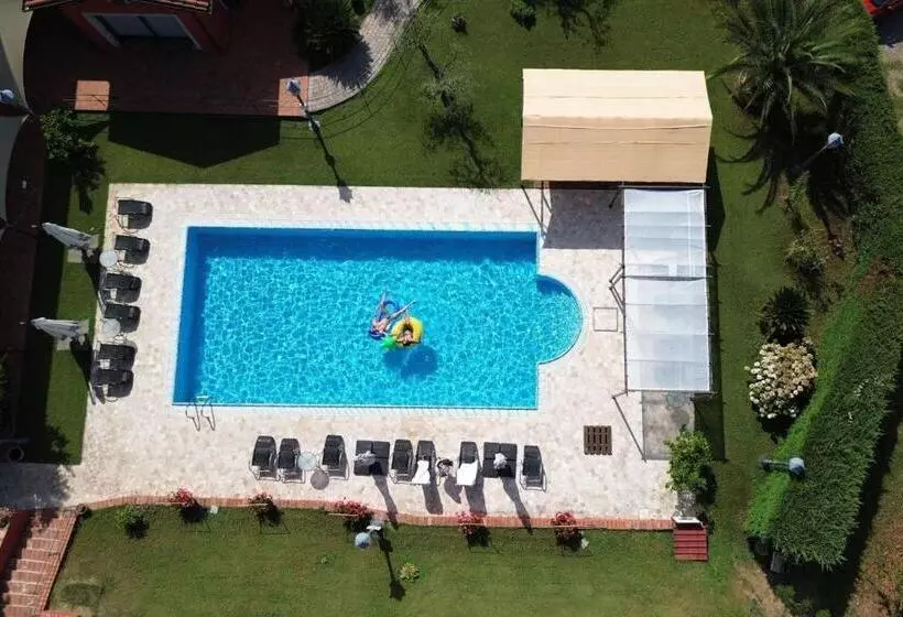 Hotelli Albergo La Luna