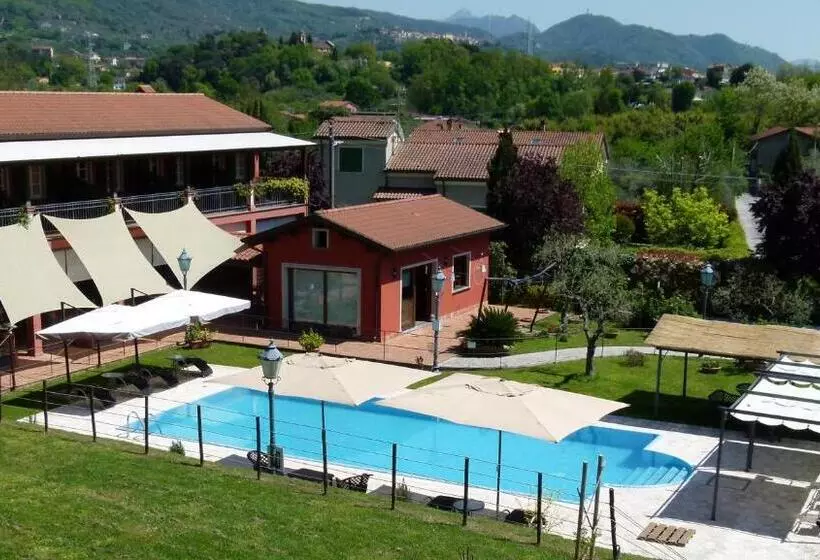 Hotelli Albergo La Luna