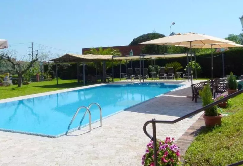 Hotelli Albergo La Luna