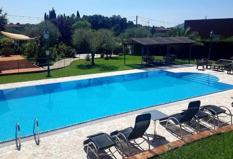 Hotelli Albergo La Luna