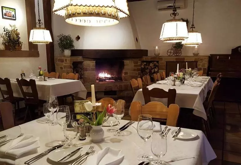 ホテル Gasthof Neun Linden