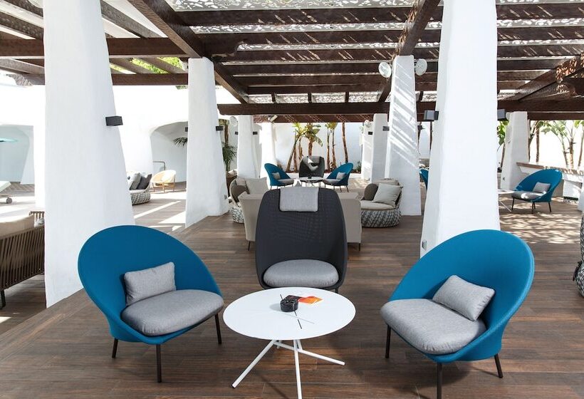 Hotel The Oasis By Don Carlos Resort