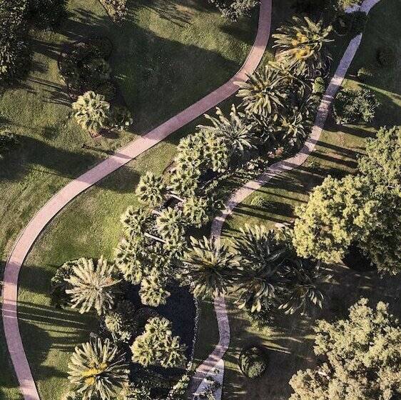 Hotel The Oasis By Don Carlos Resort